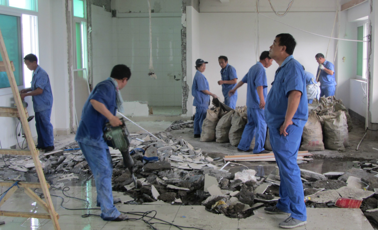 常熟厨房客厅地砖拆除