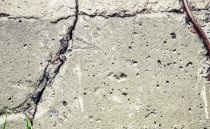 常熟绳锯切割施工中
苏州厨房卫生间拆除裂缝的检测与处理